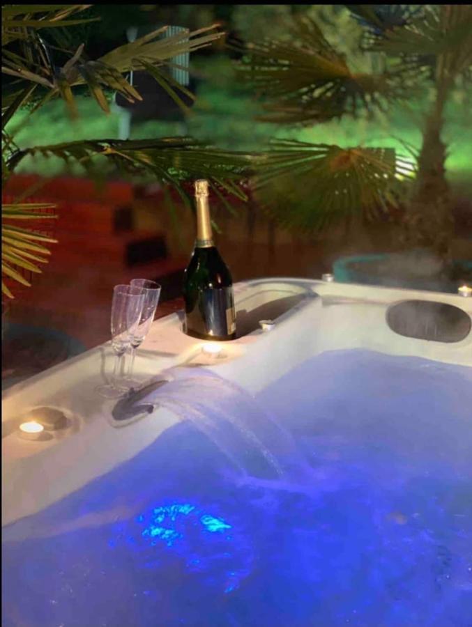 Le jacuzzi de Marie Apartment Tourcoing Exterior foto